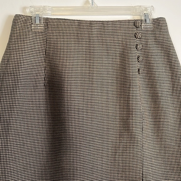 Lasting Impressions Houndstooth skirt with buttons accent - Picture 2 of 13